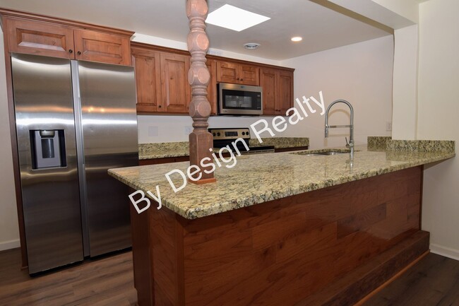 Building Photo - Pristine Remodeled Olive Grove 4 Bedroom 2...