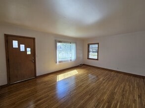 Building Photo - 1025 W 8th St