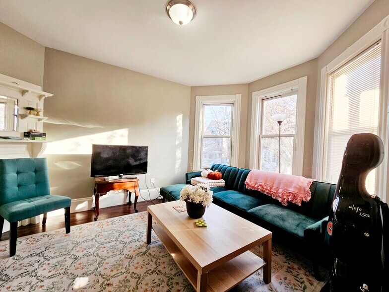 Building Photo - 23 Evergreen St