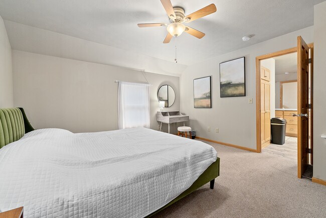 Building Photo - 2517 S Duluth Ave