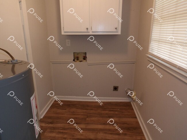 Building Photo - 3021 Deerfield!!