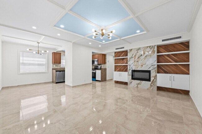 Building Photo - 551 Normandy L