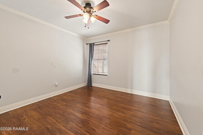 Building Photo - 300 Oak Hollow Dr