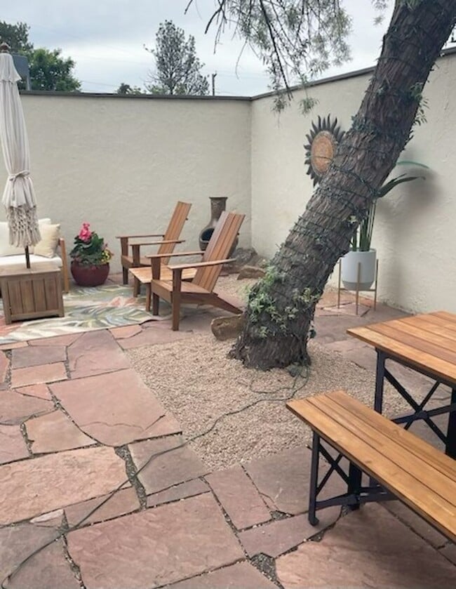 Building Photo - LUX 3BD, 3BA Foothills Home Only 5 Minutes...
