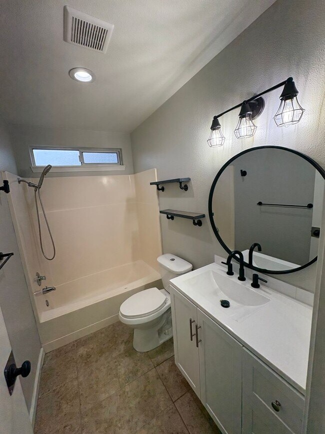 Building Photo - SW Visalia Home with Pool Available Now!