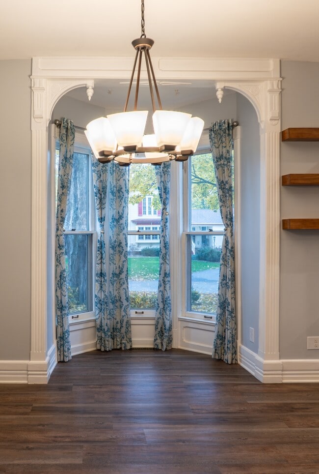 Building Photo - 422 S Michigan Ave