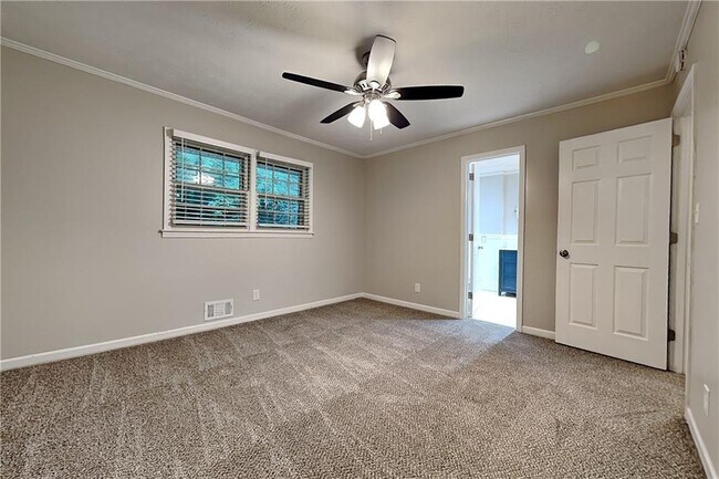 Building Photo - 2755 Hickory Cir