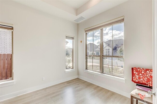 Building Photo - 212 Charbono St