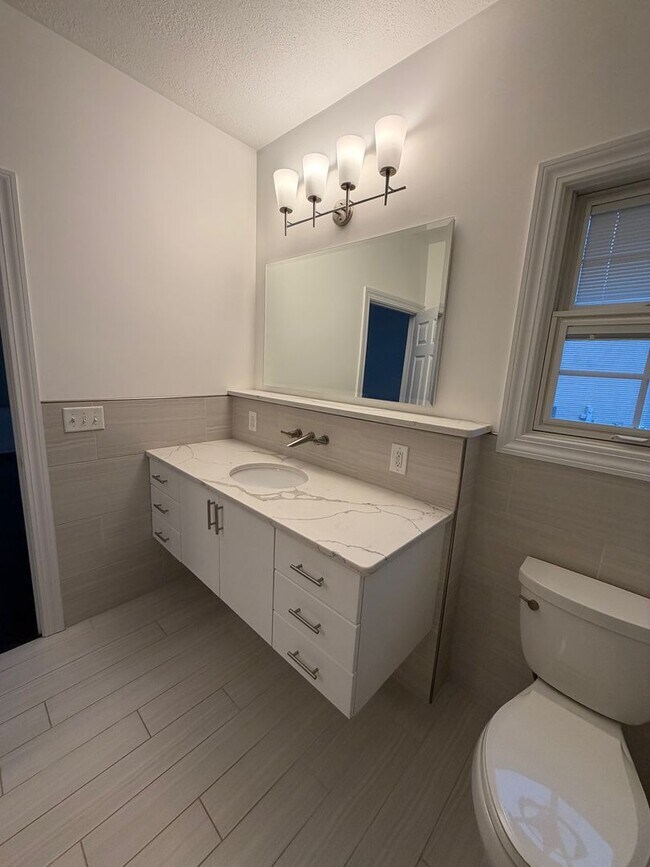 Building Photo - COMMINNG SOON - 4 BED 3 1/2 BATH HOUSE