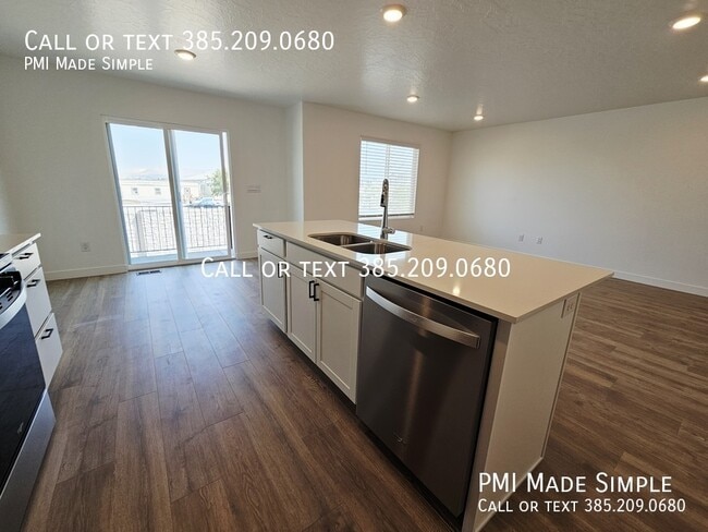 Building Photo - 866 E Sand Dollar Wy