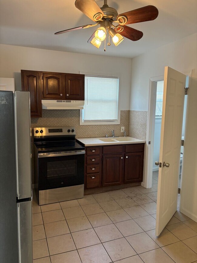 Building Photo - 27 Lansing St