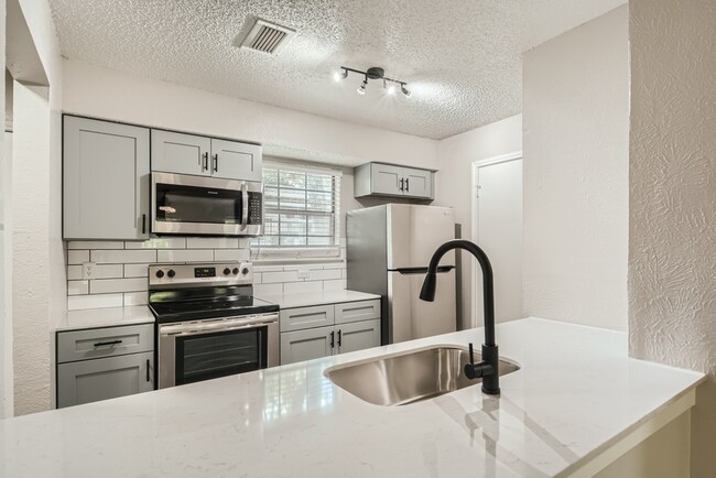 B2 Renovated - 2 Bed 2 Bath - Rise at Highland Meadows