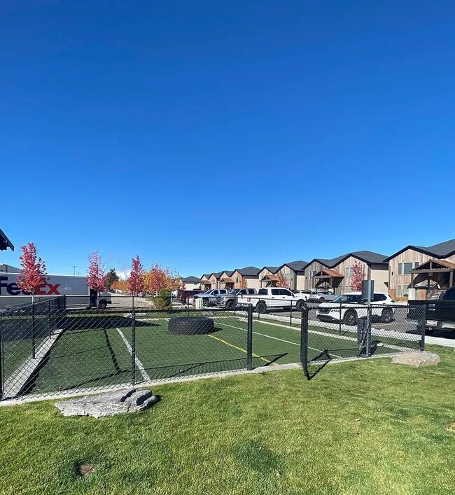 Building Photo - Teton River Flats