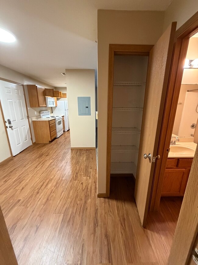 Building Photo - Pinehurst Apartments