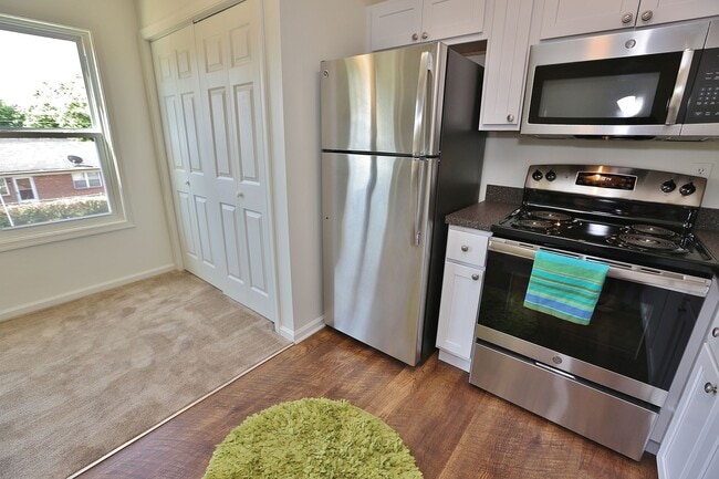 Building Photo - COMPLETELY UPDATED & READY 05-08-26!! 2-Bedroom 2nd Floor Duplex Just Minutes to the Beach!