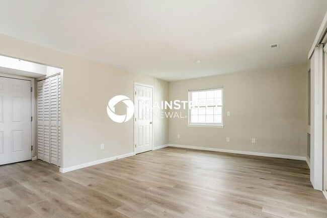 Building Photo - 3 Bedroom Pet-Friendly Home in DENVER, CO with Main Street Renewal