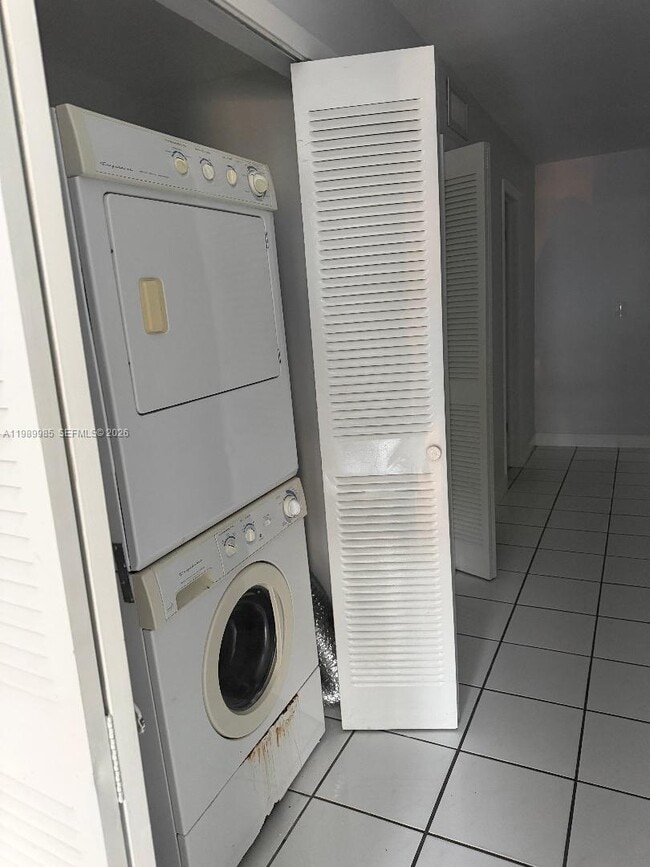 Building Photo - 3834 SW 107th Ave