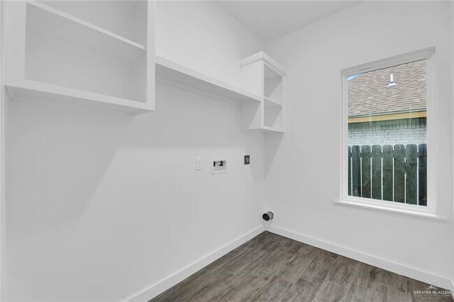 Building Photo - 22 N Lookout Dr