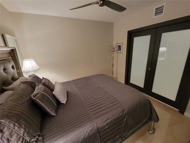 Building Photo - 1830 S Ocean Dr