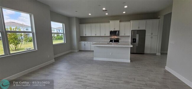 Building Photo - 5461 Empire Dr