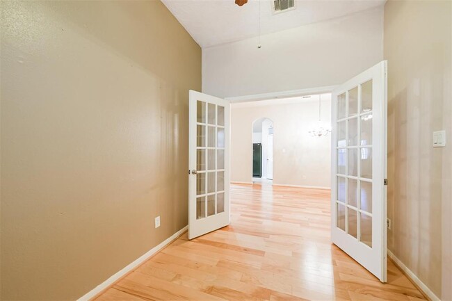 Building Photo - 13247 Gardnerville St
