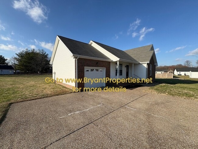 Building Photo - 2002 Dogwood Ln