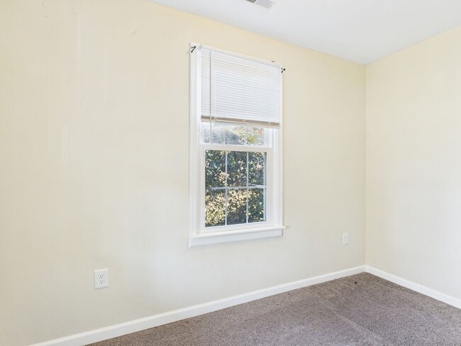 Building Photo - 604 W Vine St