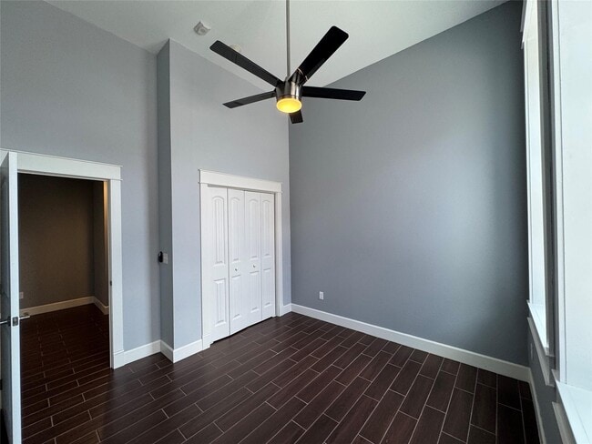 Building Photo - Downtown Loft