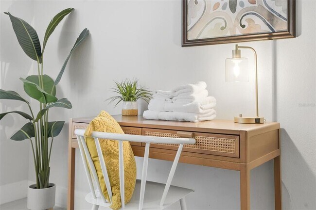 Building Photo - 1408 E Ridgewood St