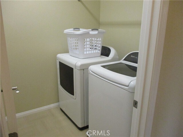 Building Photo - 12 Farra St