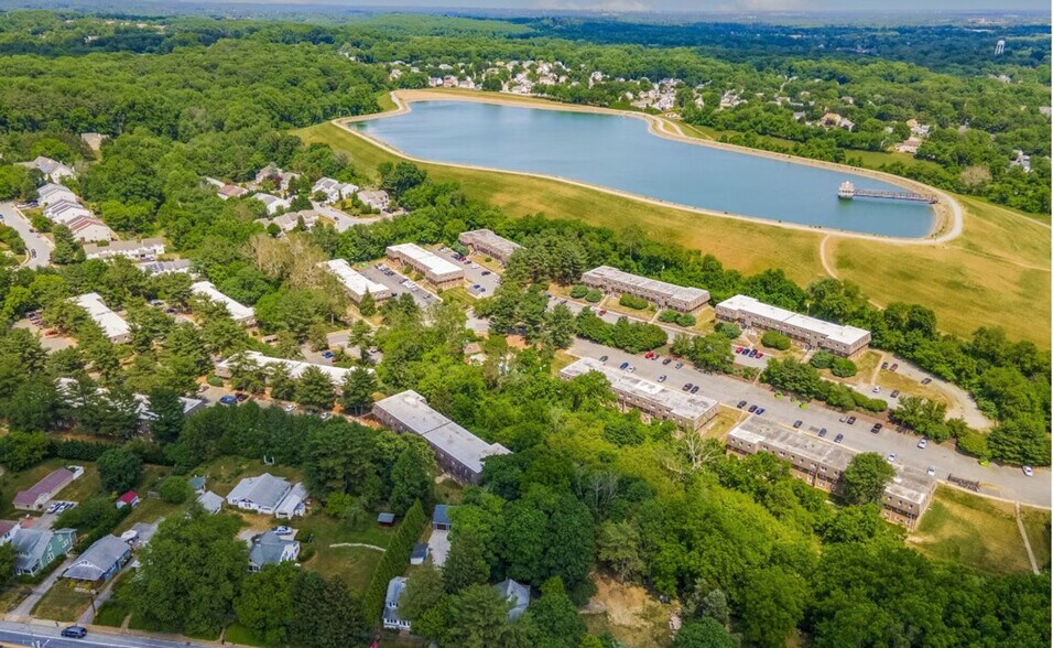 Building Photo - 1104 Wharton Dr