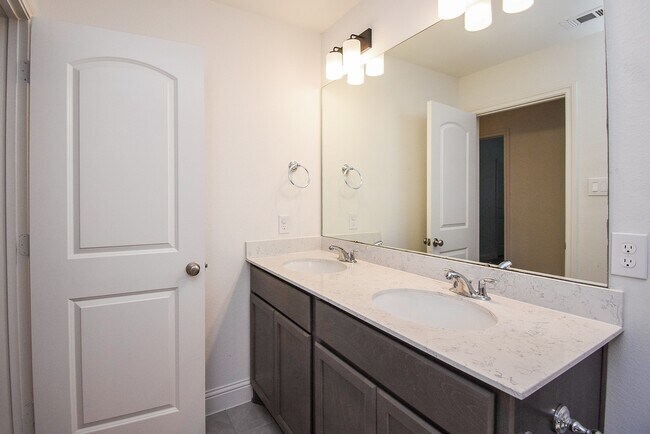 Building Photo - 9406 Water Breeze Ct