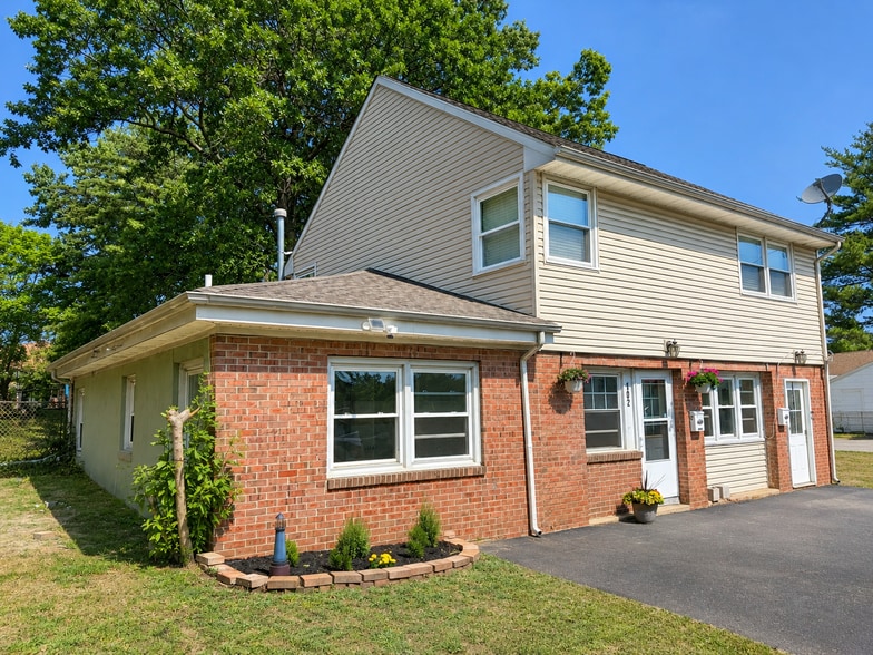 Building Photo - 102 Spruce St