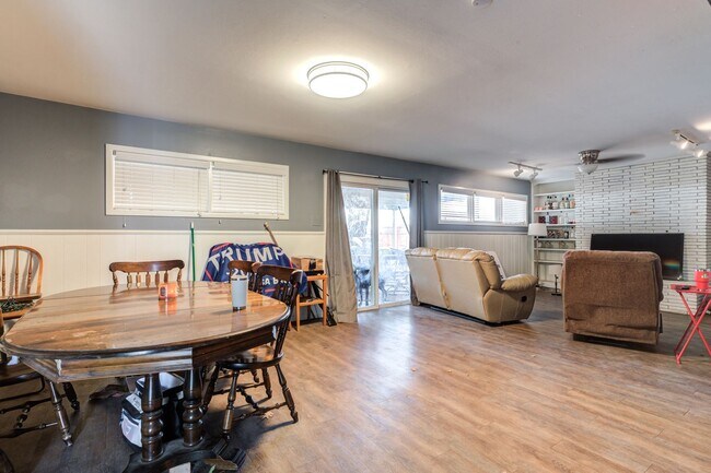 Building Photo - Rare find 5-bedroom 4-bathroom home near T...