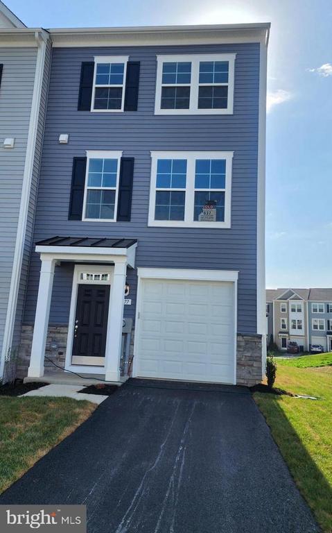 Building Photo - 477 Husky Trl