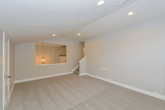 Building Photo - 2004 Oliver Dr