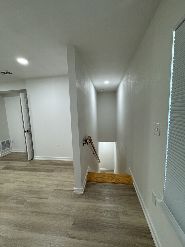 Building Photo - "Charming 1-Bedroom Haven with 1.5 Baths on Hines Avenue, Waco"