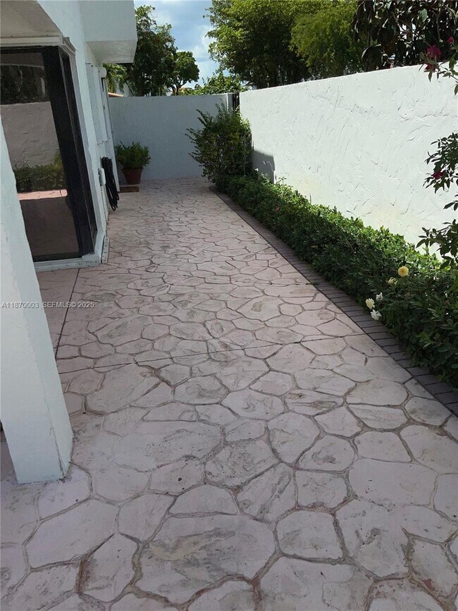 Building Photo - 1301 SW 124th Ct