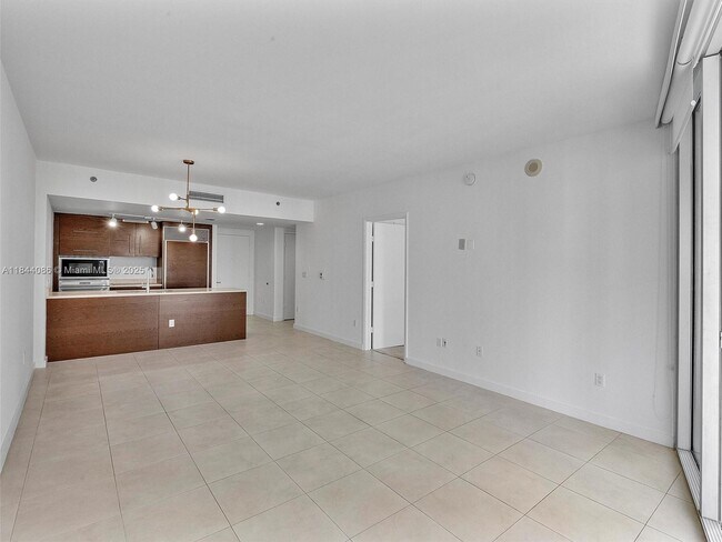 Building Photo - 475 Brickell Ave