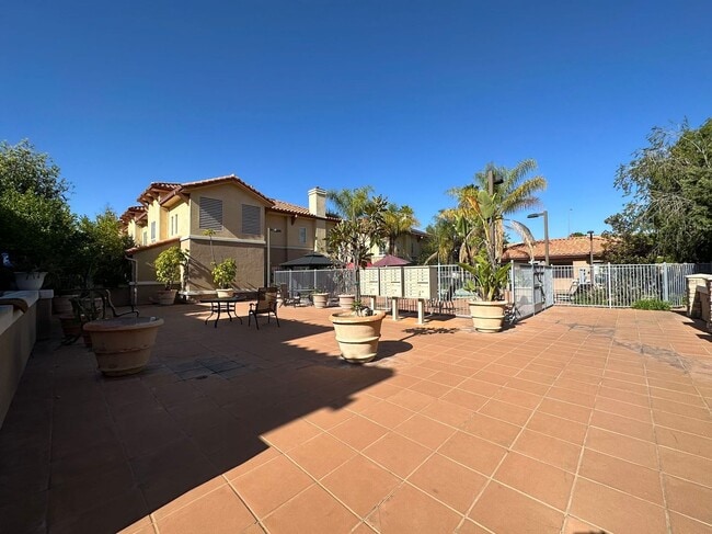 Building Photo - 5 BEDROOM HOME FOR LEASING IN West Covina
