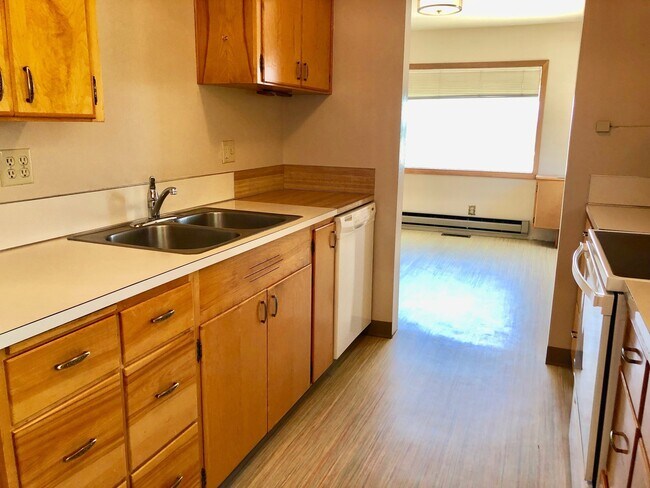 Building Photo - Charming North Hill Home with Beautiful Landscaping and Water Included!