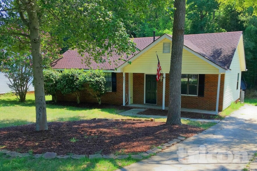 Building Photo - 6631 Flat Rock Dr