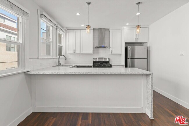 Building Photo - 1756 N La Brea Ave