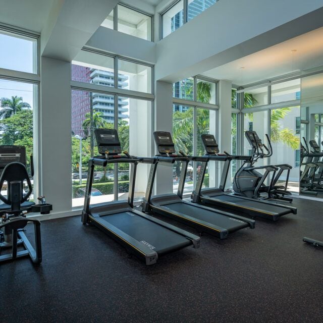 Building Photo - 1550 Brickell Ave