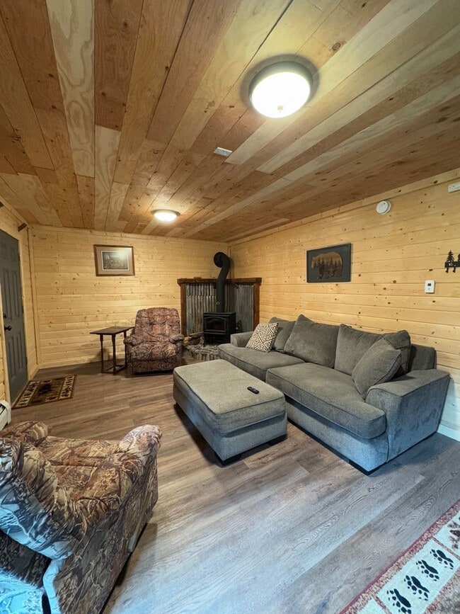 Building Photo - SEASONAL SOLDOTNA HOME!