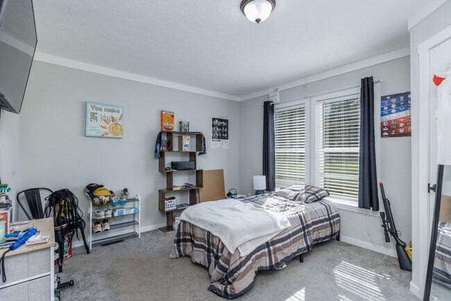 Building Photo - Updated Modern 3 Bedroom Manufactured Home!