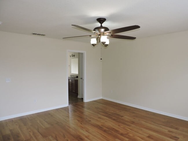 Building Photo - Four bedroom home near Whiting Field!