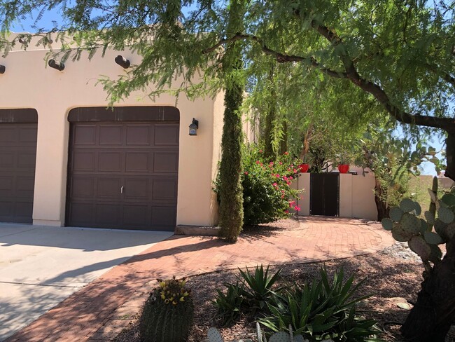 Building Photo - Beautiful Santa Fe Home on Large Corner Lot!
