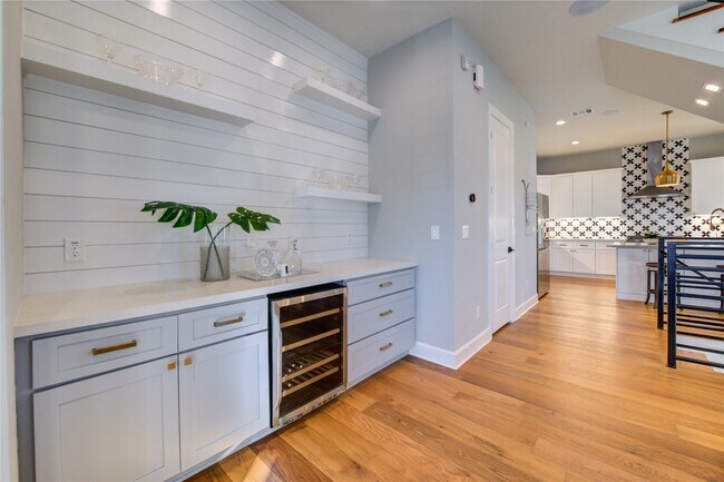 Building Photo - 820 Wakefield Dr