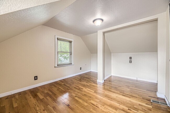 Building Photo - Charming 3BR House in Littleton